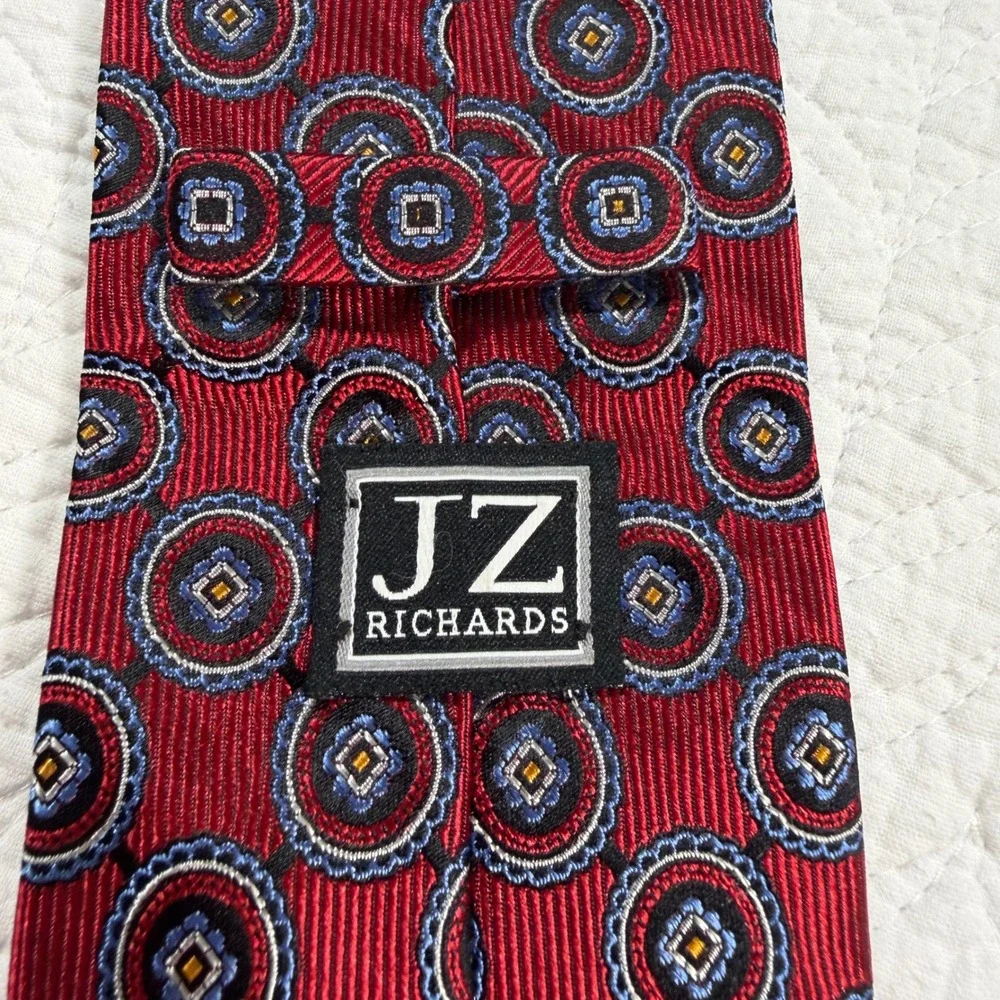JZ Richards Mens Necktie Geometric Medallion Red Al‎ Silk Hand Made USA EUC